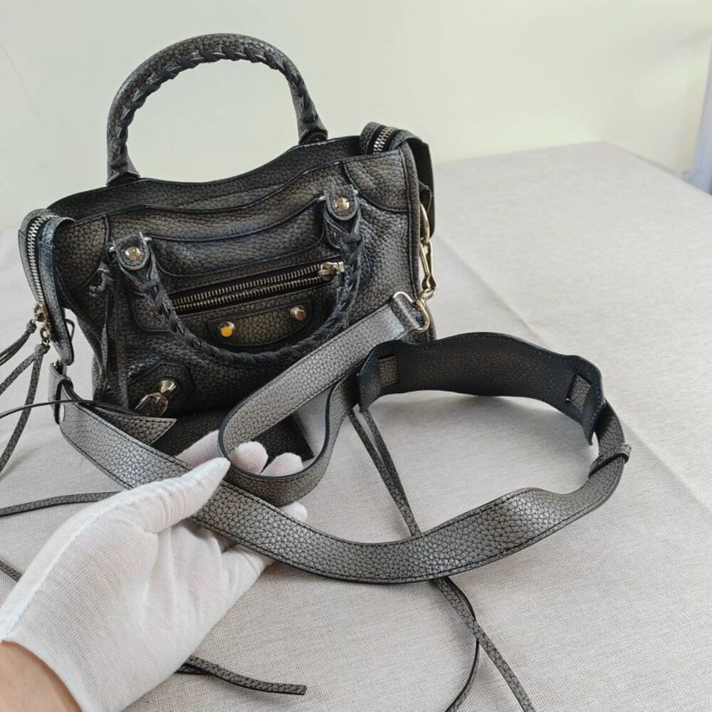 Balenciaga Women Pre-Loved Bag Very Good Condition - Picture 2 of 9